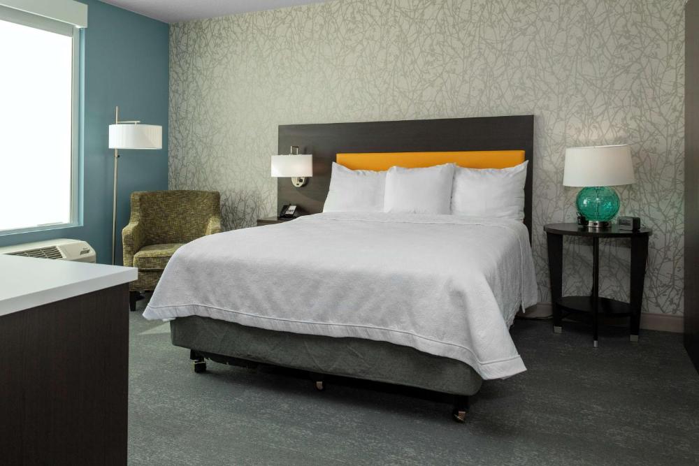 Queen Suite - Mobility Access/Non-Smoking interior